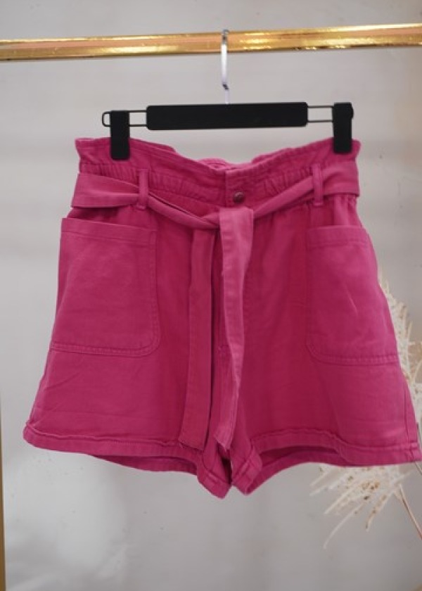 PEMBE ŞORT